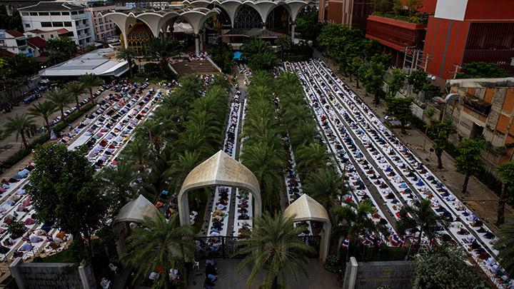 Umat Muslim Thailand Salat Idul Adha di Bangkok